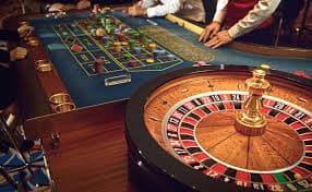Tampilan permainan slot dan pilihan dealer langsung bettingan